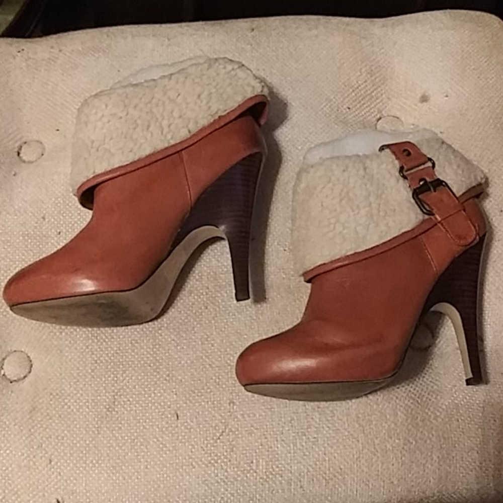 DOLCE VITA TAN LEATHER AND LAMBWOOL BOOTIES